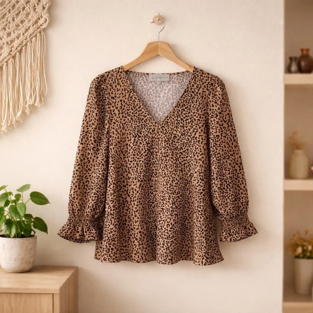 Tuckernuck Leopard Flowy Relaxed Top Small Mob Wife Boho Luxe Safari Chic Blouse